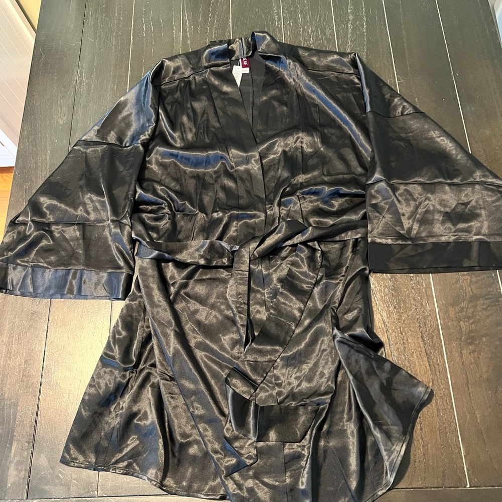 Black Kimono Robe - Picture 3 of 3